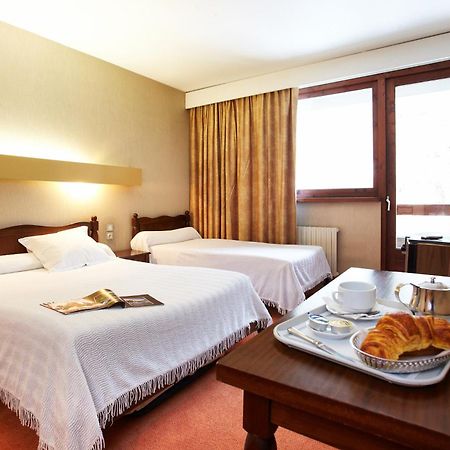 Hotel De Paris Bagnères-de-Luchon Rom bilde