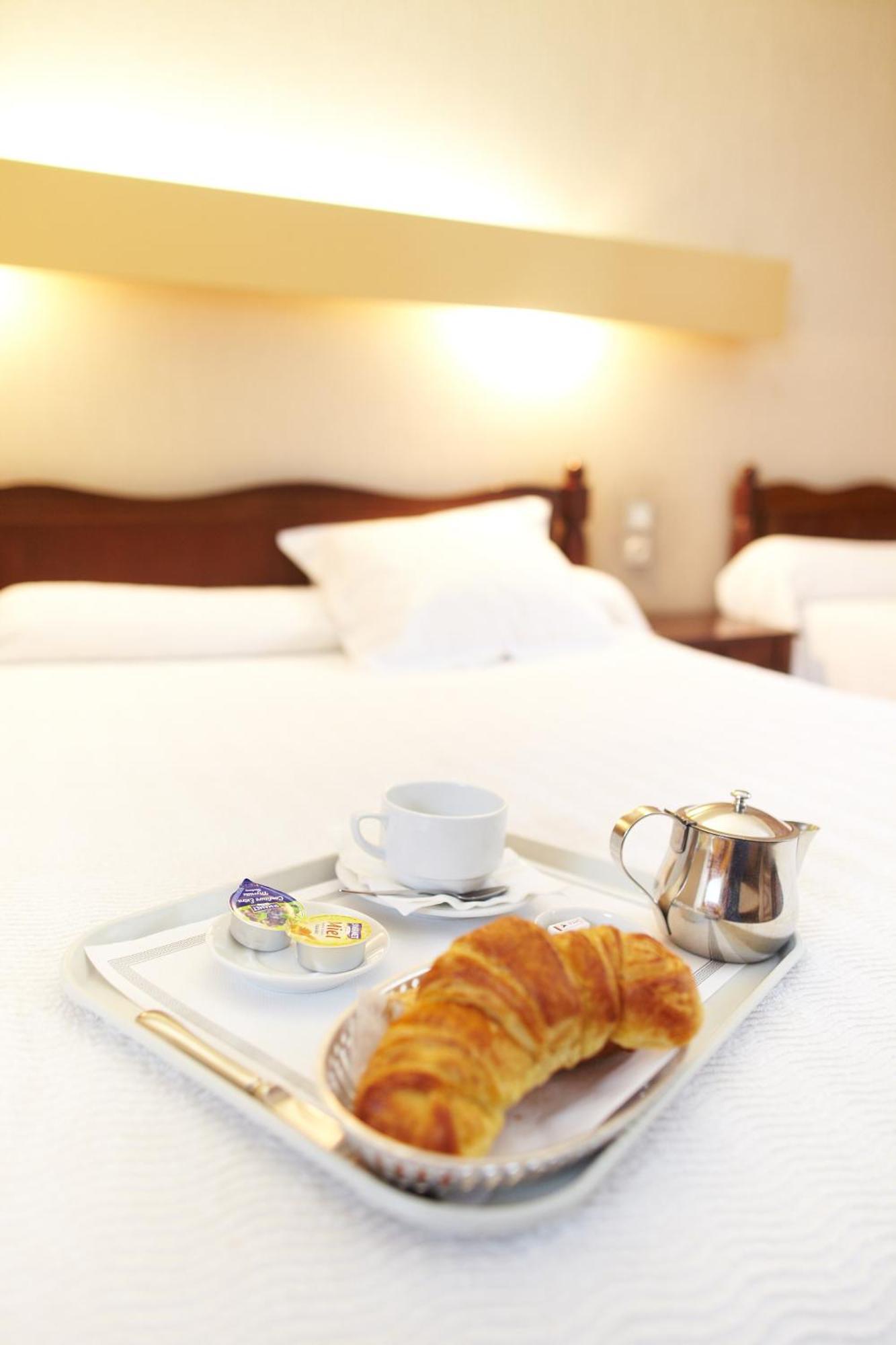 Hotel De Paris Bagnères-de-Luchon Rom bilde